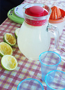 レモン水を作って冷蔵庫に。
	
