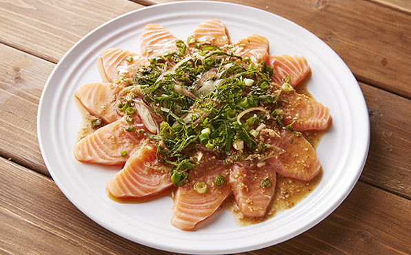 サーモンの香味野菜ごま風味カルパッチョ